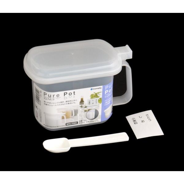 ○調味料入れです。容量は７２０ｍｌです。約５ｍｌ（小さじ１）の計量スプーン付きです。スプーンはポット上部に収納できます。ポット側面に、砂糖１００〜４００ｇまで１００ｇ単位の目盛りと、塩２００〜８００ｇまで２００ｇ単位の目盛り表記がございます...