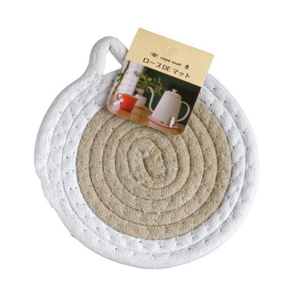 ランチマットです。ロープをグルグル巻いたクッションタイプのランチマットです。グラタンなど熱いものをテーブルに置きたい時に便利です。※手作り品の為サイズに多少誤差がございます※洗濯 非対応※色・柄の指定はできません●サイズ(約)・直径160m...