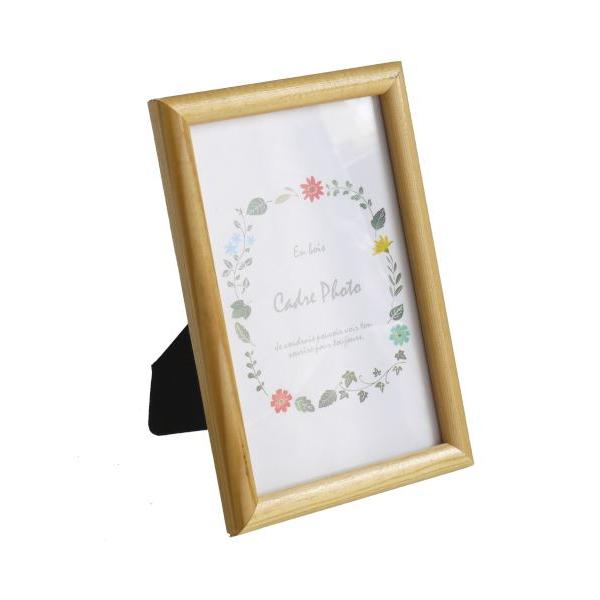 フォトフレームです。シンプルなデザインの木製フレームです。フレームの内寸は約9.5×14.5cmです。写真やポストカードなども飾れます。※ニス有りとニス無しが混在致します。ご指定はお受けできません。※種類の指定はできません※天然素材の為、形...