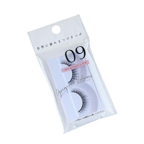 つけまつげです。自然に盛れるつけまつげです。お好みの長さにカットできます。ふんわり仕上がり魅力的な目元が作れます。※接着剤は付属しておりません※手作り品の為形状に若干のバラツキがございます●サイズ(約)・幅30×まつげ部7mm●材質・PBT...