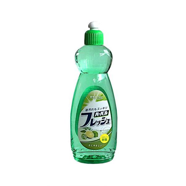 台所用洗剤です。油汚れをしっかり落とします。爽やかなグリーンライムの香りです。植物成分配合で手にやさしいです。スポンジ除菌にもオススメです。補充の際は別売りの「台所用洗剤 ハーバルフレッシュ 詰替用 コンパクト グリーンライムの香り 800...