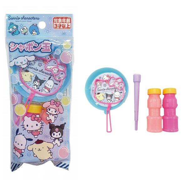 しゃぼん玉セットです。サンリオキャラクター柄のしゃぼん玉のセットです。【 セット内容 】・シャボン玉液 2個・受け皿 1個・吹き口 1個・サークル 1個しゃぼん玉をたくさん作って遊べます。●サイズ(約)・トレイ:79×85×10mm●対象年...