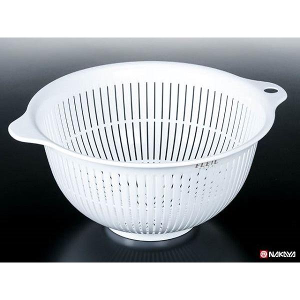 ざるです。持ち手部分に穴があいており、使わない時はフックなどに掛けておけます。野菜や果物の水洗い・水切りに便利です。※電子レンジ・食器洗浄機・乾燥機・オーブン・直火 非対応●サイズ(約)・255×300×高さ130mm●色・ホワイト●耐熱1...