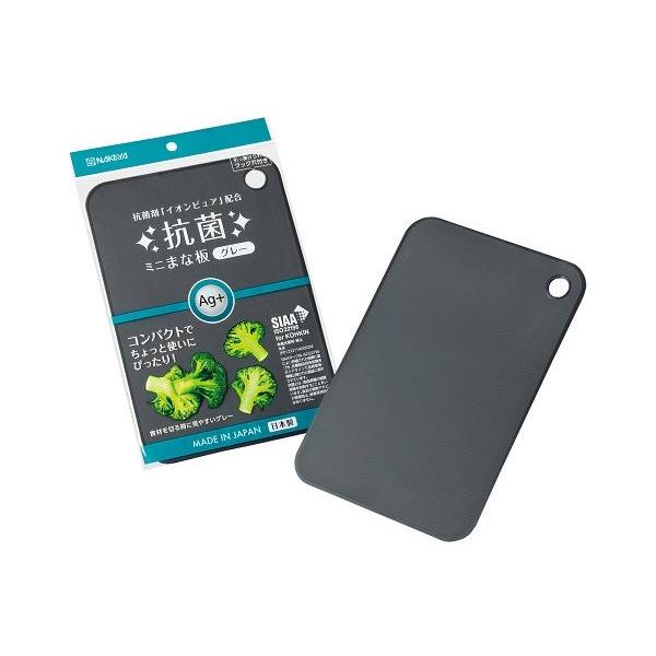まな板です。コンパクトでちょっと使いに便利です。抗菌剤イオンピュア配合で清潔に使用できます。フックに掛けることができます。軽量でアウトドアにもピッタリです。※直火・オーブン・グリル・電子レンジ・食器洗浄機・乾燥機 非対応●サイズ(約)・21...