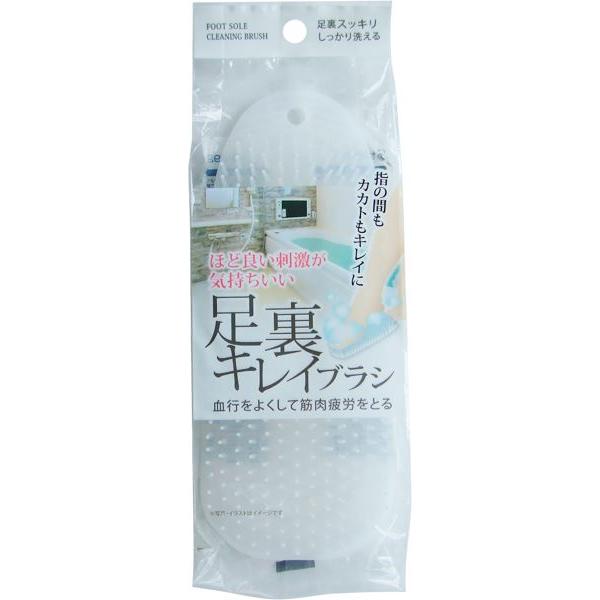 足裏ブラシです。指の間もかかともきれいに洗えます。程よい刺激のマッサージにより血行を促進します。吊るして収納ができて衛生的です。※熱湯 非対応●サイズ(約)・80×200mm●耐熱70度●材質・ポリエチレン●用途・足裏ブラシ 踵 指 血行 ...