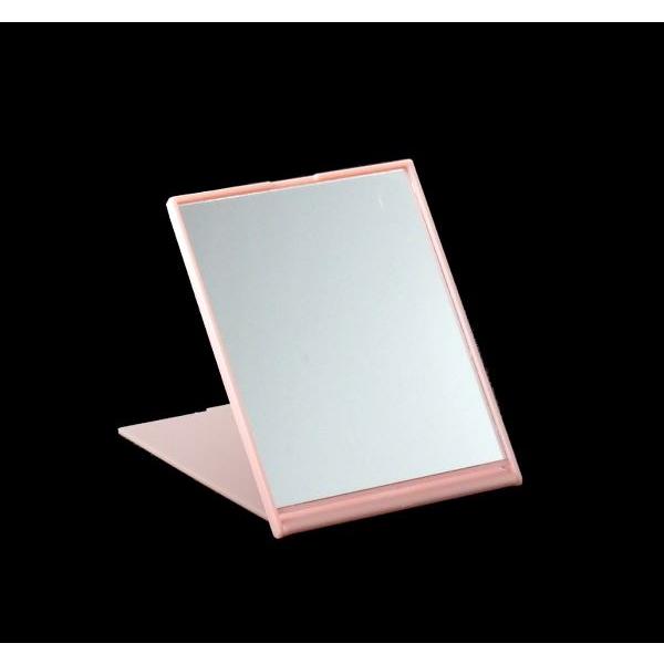 折りたたみミラーです。ちょっとしたお化粧直しや身だしなみのチェックの必需品です。薄くて軽く携帯にも便利です。※洗浄した際のアルコール成分が鏡面に白っぽく残っている場合がございます柔らかい布などで拭いてご使用ください※色の指定はできません●サ...