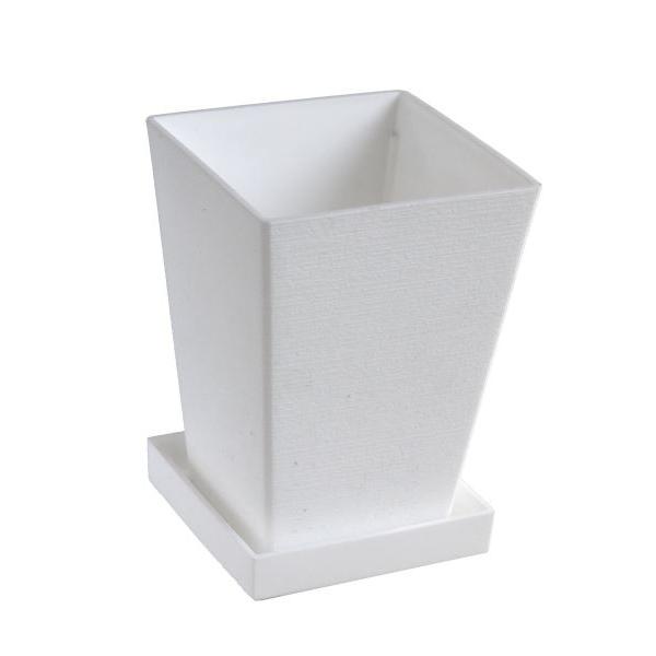 植木鉢です。ミニサイズのスクエア型のポットです。受け皿付きで流れ出す水や土を受けられます。お部屋に置きたい観葉植物にもオススメです。●サイズ(約)・受皿セット時:99×99×高さ136mm●耐熱120度/耐冷‐20度●容量(約)・740ml...