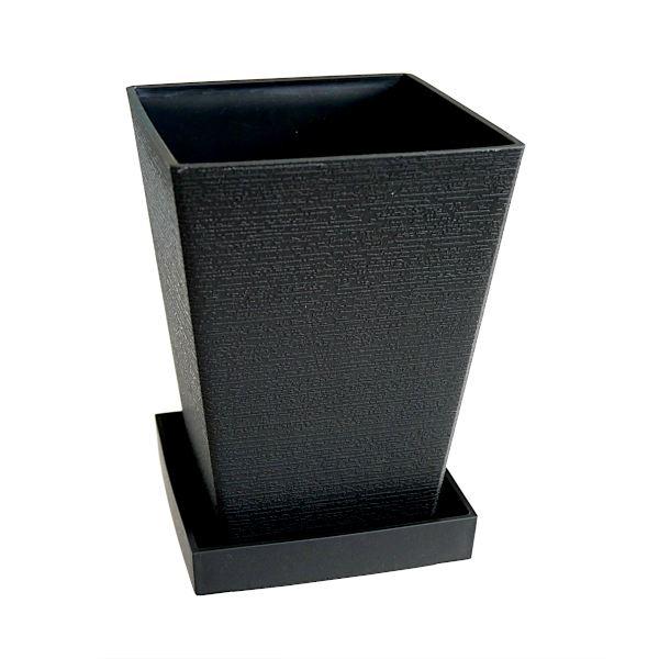 植木鉢です。ミニサイズのスクエア型のポットです。受け皿付きで流れ出す水や土を受けられます。お部屋に置きたい観葉植物にもオススメです。●サイズ(約)・受皿セット時:99×99×高さ136mm●耐熱120度/耐冷‐20度●容量(約)・740ml...