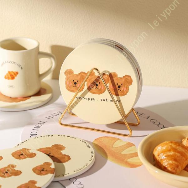 商品の説明 材質：セラミック、コルク。 サイズ：A=直径16*0.7cm(1個)。具体的な図案は商品画像説明をご覧ください。   1.セラミックで作られたコースターのトップ、吸水のスピードも速いので、水滴の多い夏場のコップにとても便利です。...