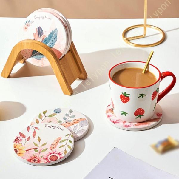 商品の説明 材質：セラミック、コルク。 サイズ：コースター=直径10.7*0.8cm。A=コースター6個+収納ボックス。B=コースター3個。C=コースター2個。D=コースター4個。E=コースター1個。具体的な図案は商品画像説明をご覧ください...