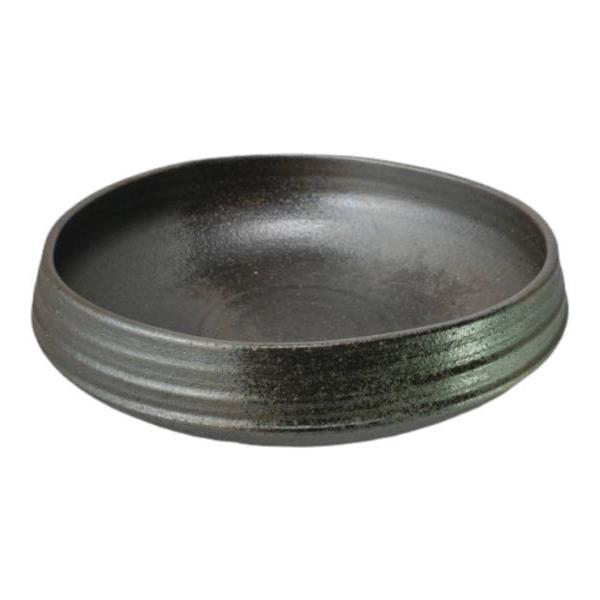 ■商品名：炭化ひねり水盤 12号  ■商品コード：B021-05  ■サイズ：（約）W370xH105 mm  炭化ひねり水盤 12号は、信楽焼の伝統的な技法を使用して作られた独特な形状の水盤です。この美しいひねりのデザインは、どんなインテ...