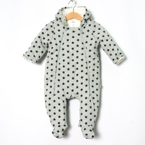 ■商品情報[管理番号]cu0502[ブランド]ギャップ（GAP）[対象]ベビー 男の子用[カラー]グレー[素材]素材タグを撮影しておりますので、ご確認下さいませ。[表記サイズ]70[付属品]なし[状態・コンディション]ランク AこちらはUS...