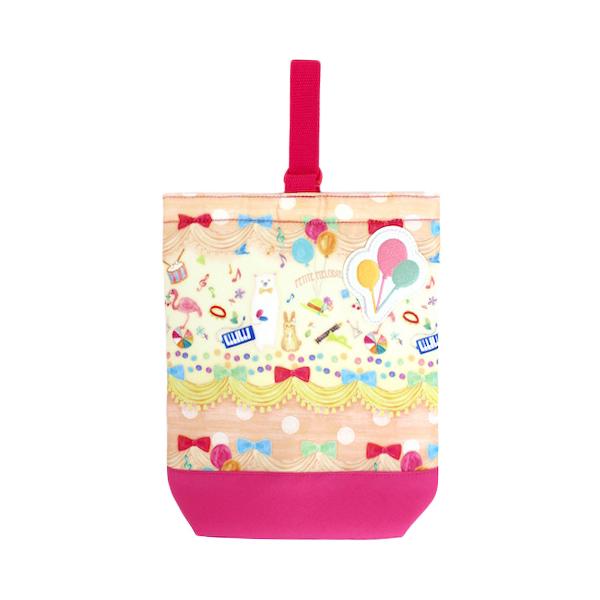 動物たちと楽器のかわいい全面プリントに、ふわふわの中綿が入ったキルトシューズケースボンディングシューズケース。刺繍入りのフェルトワッペンは、内側にお名前を記入できて安心です。サイズ：約280x220x65mm素材：ポリエステル