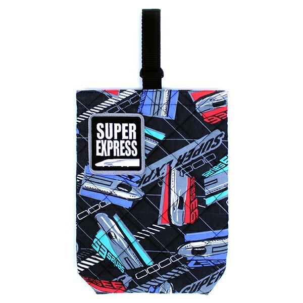 キャラクターの全面プリントに、ふわふわの中綿が入ったキルトシューズケース。刺繍入りのフェルトワッペンは、内側にお名前を記入できて安心です。サイズ：約280x210x60mm素材：表側　　ポリエステル、綿裏側　　ポリエステル中わた　※当店のメ...