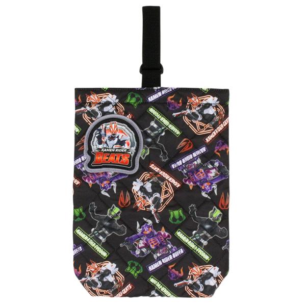 キャラクターの全面プリントに、ふわふわの中綿が入ったキルトシューズケース。ワッペンは、内側にお名前を記入できて安心です。サイズ：約280x210x60mm素材：表側　　ポリエステル裏側　　ポリエステル中わた　ポリエステル