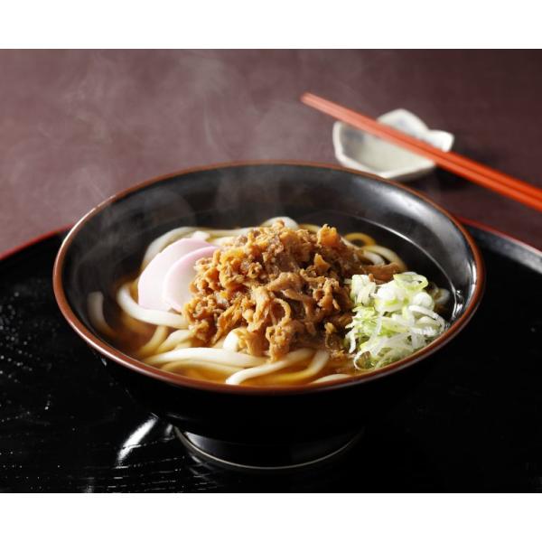 小倉駅８番ホームの名物かしわうどんがそのまま自宅で味わえる。北九州のソウルフード。ゆでめん、つゆ、かしわがセットになった隠れた逸品です。「北九州名物かしわうどん」は第二次世界大戦前より日本の鉄鋼生産量の過半を製造していた官営八幡製鉄所（19...