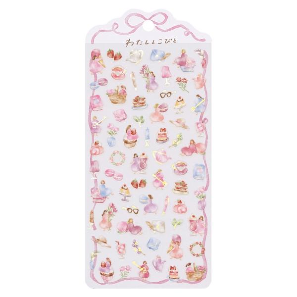 小人が戯れている様子を描いたかわいいイラストシールです。さわやかではっきりした色合いが特徴で、貼ると華やかな印象に仕上がります。全体に繊細な箔印刷を施しています。・シール素材:透明PET・マットニス・金ホット: 600000024393: ...