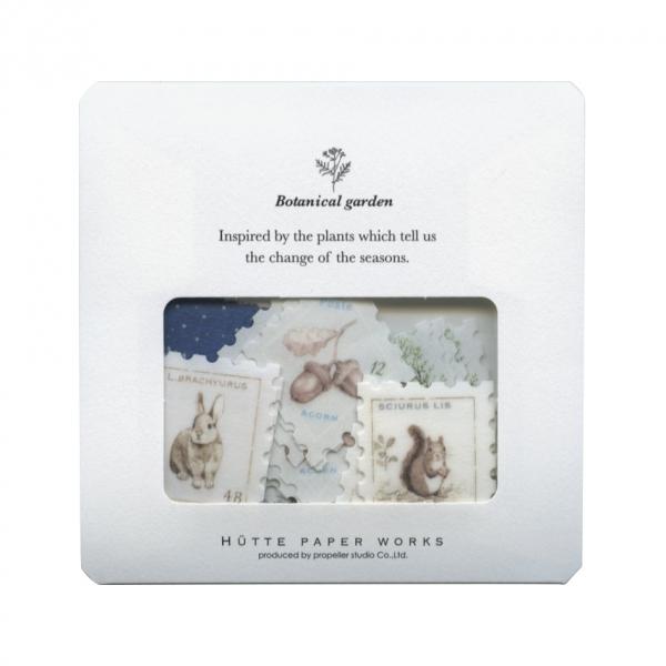 切手型に切り抜かれたマスキングテープ素材のフレークシールです。ウサギ、リスなどのイラストが印刷されています。マスキングテープ素材のフレークシールは貼った紙に馴染んで自然な仕上がりがきれいです。内容・8種合計40枚入り: 600000023655: