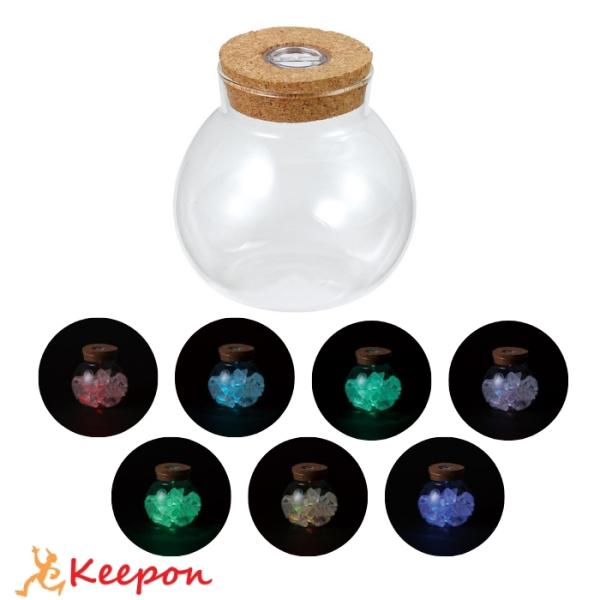 フィギュアを入れたり、ハーバリウム容器にしたりして使える※容器の中身はセットに含まれません。商品サイズ：150×120×120mm●点灯時間：約5時間※付属のテスト電池を使用した場合。●ボタン電池(CR 2032)2個付※電池交換可