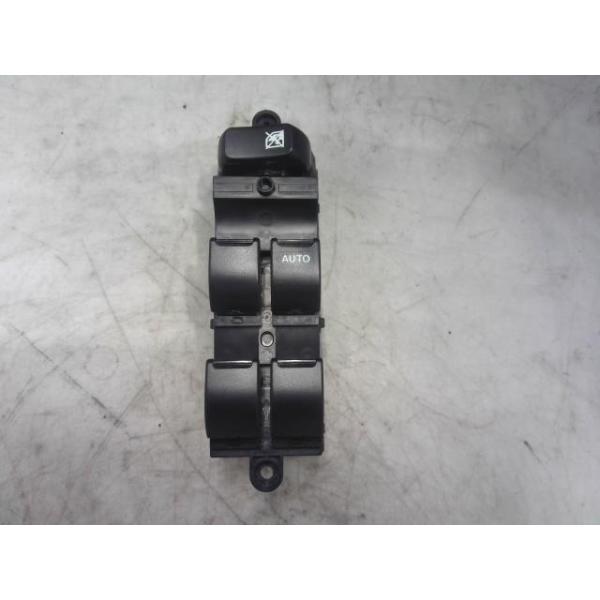 エアコンスイッチ、ミラースイッチ、パワーウィンドウ、ハザードスイッチ