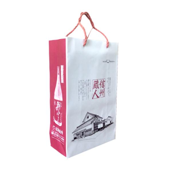 720mlを1本〜2本入れるのに適したサイズです。サイズ：横220mm×高350mm×マチ100mm【参考】720ml×2本セットのギフト箱はこちらのサイズが適しています。