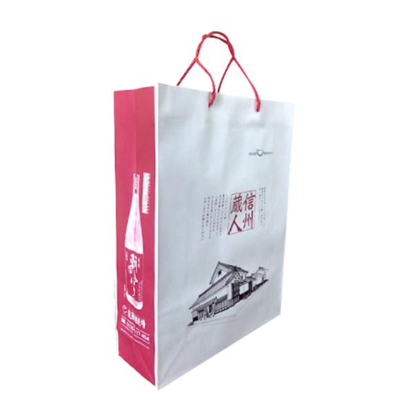 1800mlを2本入れるのに適したサイズです。サイズ：横320mm×高430mm×マチ110mm