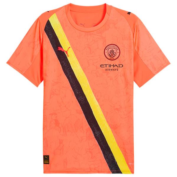 イングランド・プレミアリーグの名門、マンチェスターシティ、ゴールキーパー用レプリカユニフォーム。ブルックリン発のストリートウェアブランド・キッドスーパー(KidSuper)とのコラボモデル。クラシックなサッシュデザインに、KidSuperの...