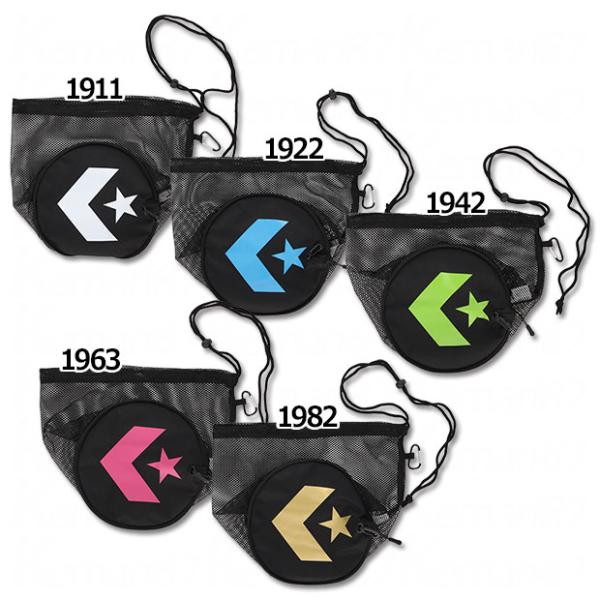 コンバース、バスケットボールバッグ。様々な用途に対応可能なメッシュタイプマルチバッグ。7号球はもちろん、衣類や小物なども収納可能。底部ファスナーでコンパクトに折りたたみ可能。カラビナ付きでフック掛けも便利。素材：ポリエステルサイズ：F(約W...