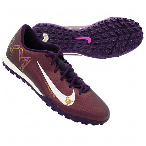 ナイキ、大人/メンズ用トレーニングシューズ。キリアン・エムバペ(ムバッペ)シグネチャーモデル。爆発的な加速力で他のプレーヤーを圧倒するマーキュリアルシリーズ、エントリーターフモデル。改良されたAir Zoomユニットをヒールに搭載。アッパー...