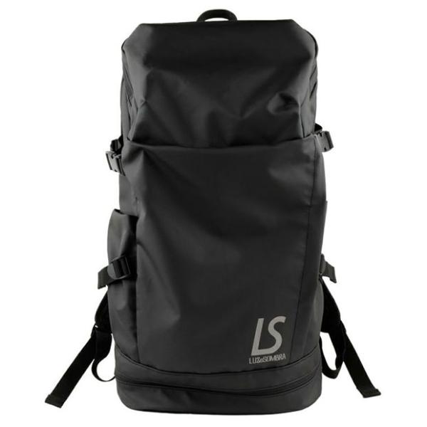 ポルトガル語で「光と影」を意味するルースイソンブラ、バックパック。様々なシーンに対応した「STANDARD」シリーズ。DOで使用するワンランク上のバックパックをコンセプトにした、スタイリッシュで機能性に優れたバッグ。品質：ポリエステル100...