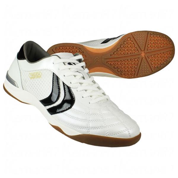 日本初の純国産サッカースパイクブランド・ヤスダ、大人/メンズ用フットサルシューズ。Ligarestaシリーズ、日本人の足に合うように設計された、これまでにない履き心地を追求した日本規格のインドアトレーニングシューズ。アッパーは牛革+人工皮革...