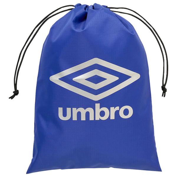 アンブロ、マルチバッグ。シューズや小物など入れて持ち歩ける巾着式のマルチバッグ。素材：ポリエステル(裏PU加工)サイズ：F(約28×40cm)カラー：ブルーモデル：2025年春夏