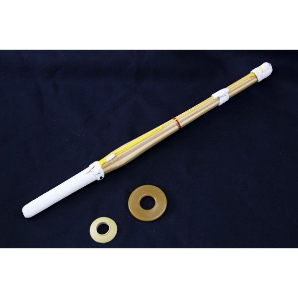 鍔・鍔止も付いた、全長39cmのミニ竹刀！贈呈品・記念品・景品・プレゼントにピッタリ！--------追加料金＜330円税込＞で"10文字まで"文字彫りも承ります。追加料金＜1100円税込＞で、竹刀立て台+箱でお届けします。立て台の土台部分...