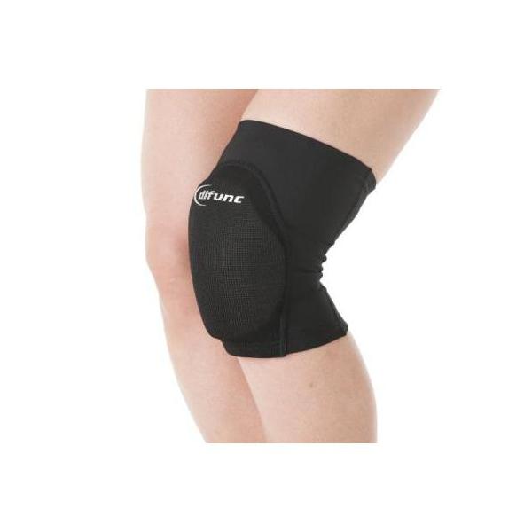 ●二層構造のワイドパッドが膝頭周囲までしっかり保護。●パッドの安定性を追及した新構造。●あらゆる動きにも膝関節とパットがぴったりフィット。