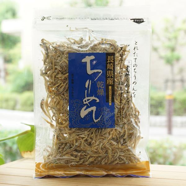 ■「ちりめんじゃこ」とは片口いわしの稚魚で、成長の度合いによって、「ちりめんじゃこ」→「かえり」→「煮干」または「いりこ」と呼ばれる■海水茹ですることで、旨み成分が閉じ込められる■そのまま食べるほか、サラダ、パスタ、炒飯、酢の物などに【原料...