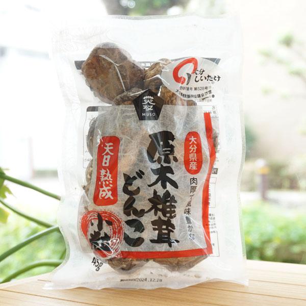 ■大分県産(椎茸づくりに最も適した環境をもつ)のしいたけ・小粒どんこを、ゆっくり時間をかけて乾燥させました。■どんこについて傘の肉が厚く、縁は強く内側に巻き込み、全体に丸みを帯び、傘が七分開きにならないうちに採取したものです。■原木栽培につ...