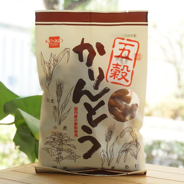 小麦、あわ、大麦、胡麻、はと麦の五穀を使用し、昔ながらのかりんとうに仕上げました。素朴な味わいをお楽しみ下さい。【原料名】小麦粉（国内製造）、黒糖、植物油脂（菜種油）、あわ粉（国内産）、大麦粉（国内産）、はと麦粉（国内産）、胡麻、酵母、食塩...