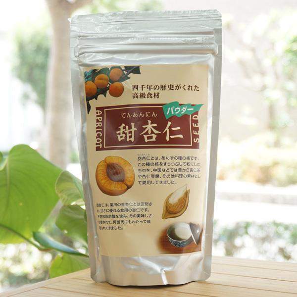 杏仁とは、杏の種子の胚乳。これを粉末にしたものが杏仁粉です。杏仁には苦味のある苦杏仁とほんのり甘みのある甜杏仁があります。杏仁豆腐やデザートの材料に使われるのは甜杏仁。長寿の人が多いヒマラヤフンザは杏の里ともよばれていますが、そこでは昔から...