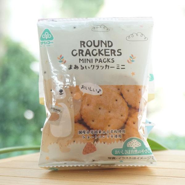 ■まあるいクラッカー菓子です。国産小麦粉由来の小麦粉使用シュートニング不使用です。■国産小麦由来の小麦粉を主原料の生地を焼き上げ、サクサク食感に仕上げました。【原料名】小麦粉(小麦(国産))、植物油脂(パーム油)、砂糖(てんさい(国産))、...