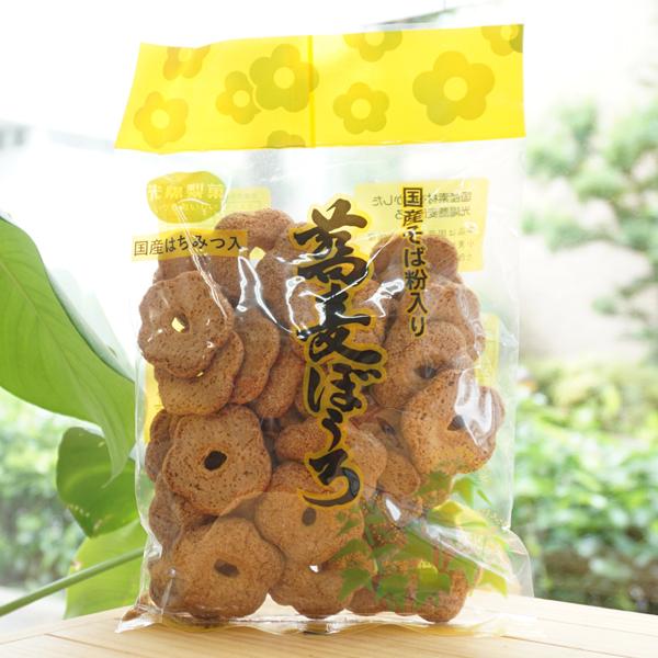 ■自然農法によるそば粉を使用。■国産のそば粉ですので、そばの風味がよく味わえます。■蜂蜜を使用。■砂糖は三温糖を使用しています。【原料名】小麦粉(国産)、砂糖、そば粉、鶏卵、蜂蜜、膨脹剤【内容量】130g【取扱説明】■お子様からお年寄りまで...