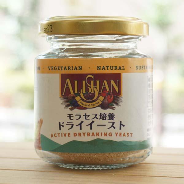 廃糖蜜で時間をかけてイーストを培養する昔ながらの製法を４０年以上続けています。容量が多いので頻繁にパンを焼く方にはお勧めです。１５分位予備発酵をさせてからお使い下さい。基本的には、ご利用のレシピに従った分量でお使いいただけます。（一般的にイ...