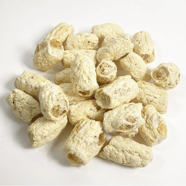 えんどう豆とそら豆のたんぱくで作られた植物性ミートです。柔らかくなるまでお湯に浸し、お湯を豆ミートから軽く絞りだしてからお使い下さい。【原料名】有機えんどう豆たんぱく質濃縮物、有機そら豆たんぱく質濃縮物、食塩原産国: デンマーク【内容量】6...