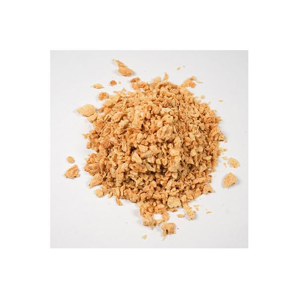 熱湯でと混ぜるだけでひき肉の様に使えます。TSP(Textued Soy Protein=繊維大豆タンパク質)と現地では呼ばれてます。原材料は大豆たんぱく。2〜3分お湯に浸し、お湯を軽く絞って下味を付けてお料理に使ったり、フライパンで乾煎り...