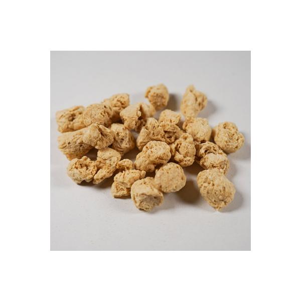 大豆だけで作ったベジミートのチャンク(一口大)タイプです。お湯で戻して軽く水気を絞り、下味 (しょうが醤油など) をつけてから調理してください。柔らかくなるまで約5分くらいお湯に浸し、水気を絞ったら、お好みで下味をつけて、お肉の代わりにお使...