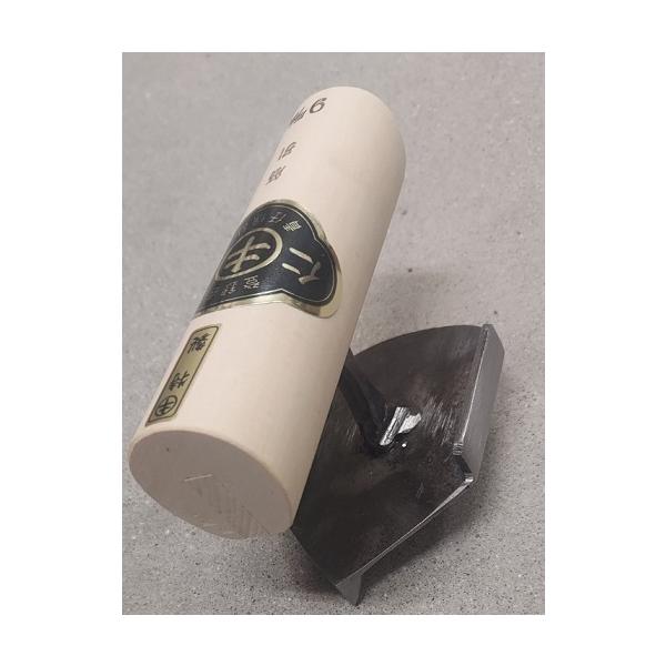 筋引鏝（マルキ商会謹製）シビ鏝とも呼ばれております。※お送りさせて頂く商品は新品未使用品ですが製作工程、仕上げ工程の際の引っかき傷等が数カ所、当店入荷時点ですでに入っております。予めご了承ください。筋引き・造形に・・・金鏝仕上げの際、【完全...