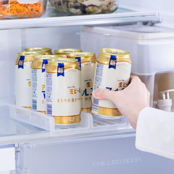 先に入れた缶が押し出され、冷えた缶から手に取ることができます。最大7本収納でき、棚の高さを調整すればロングの500ml缶でもご利用いただけます。・缶を横に入れるタイプは、補充時に缶が転がる音がしてしまいますが、　立てて収納するこちらのタイプ...