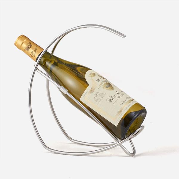 エレガントで高級感のあるボトルホルダーです。ホルダーにセッティングしたまま卓上に、オリが浮かずにグラスにそのままワインを注ぐことができます。・ボトルの形状、サイズによっては、ご利用いただけない場合があります。あらかじめ、ご了承ください。サイ...