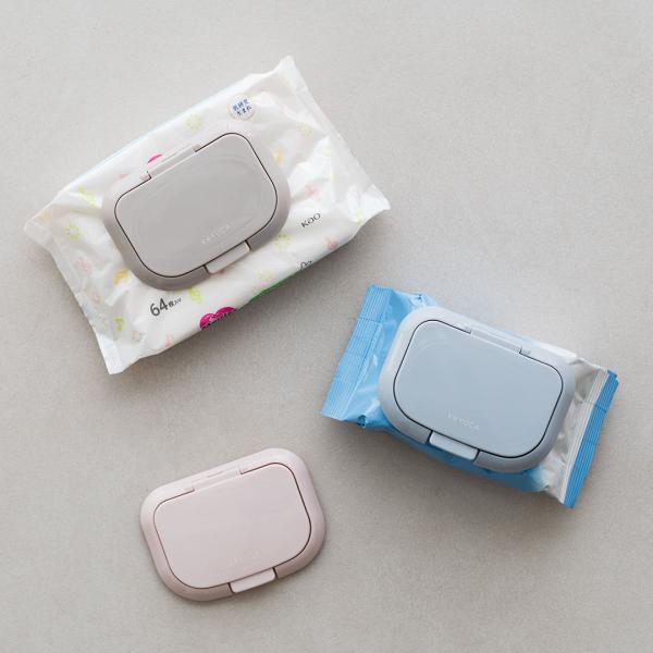 はめ込み式で繰り返し使えるウェットシート用のフタです。パッキンが付いており、中身が乾きにい仕様です。片手でワンプッシュで開閉できるので、手が汚れていたり、片手が塞がっていてもすぐに取り出せます。ウェットシート、掃除用クリーナーシート、おしり...