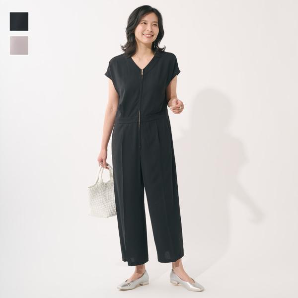 ●POINT・１枚できれいめコーデが完成するコンビネゾン・後ろのウエストのゴムギャザーで細見え＆体型カバーも・ウエストラインのタックで美脚効果も◎・デコルテラインを美しく見せるVネックデザイン・着脱が楽ちんなフロントファナー・落ち感のあるサ...