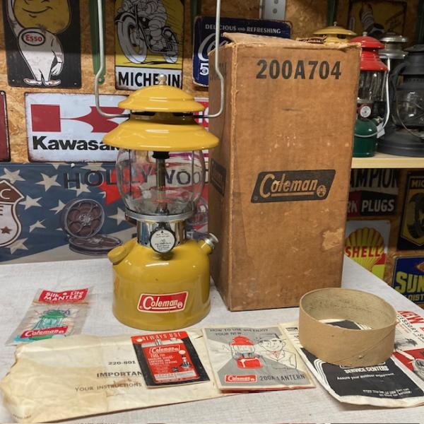 コールマン Coleman ランタン 使用頻度少ない 1972年5月 200A704 コールマン Coleman ランタン 使用頻度少ない 1972年5月 200A704